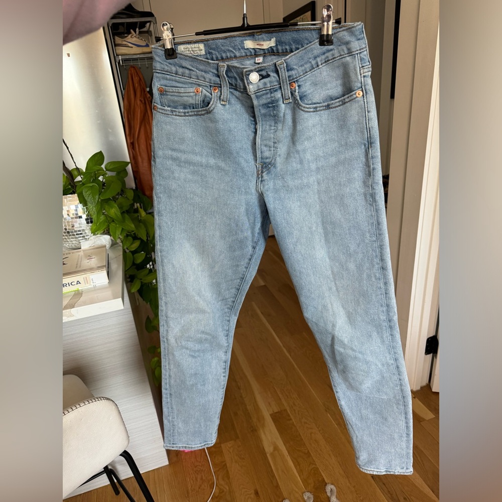 Levi’s Wedgie size 27